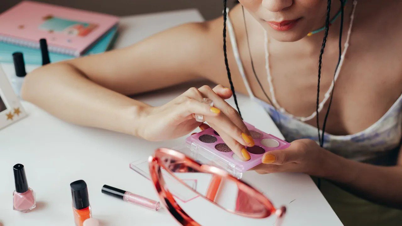 Facial Oil Blends for Sensitive Buyers: Sourcing and Wording
