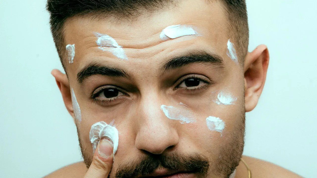 Men's Hair and Scalp Care: Sebum, Scent аnd Format