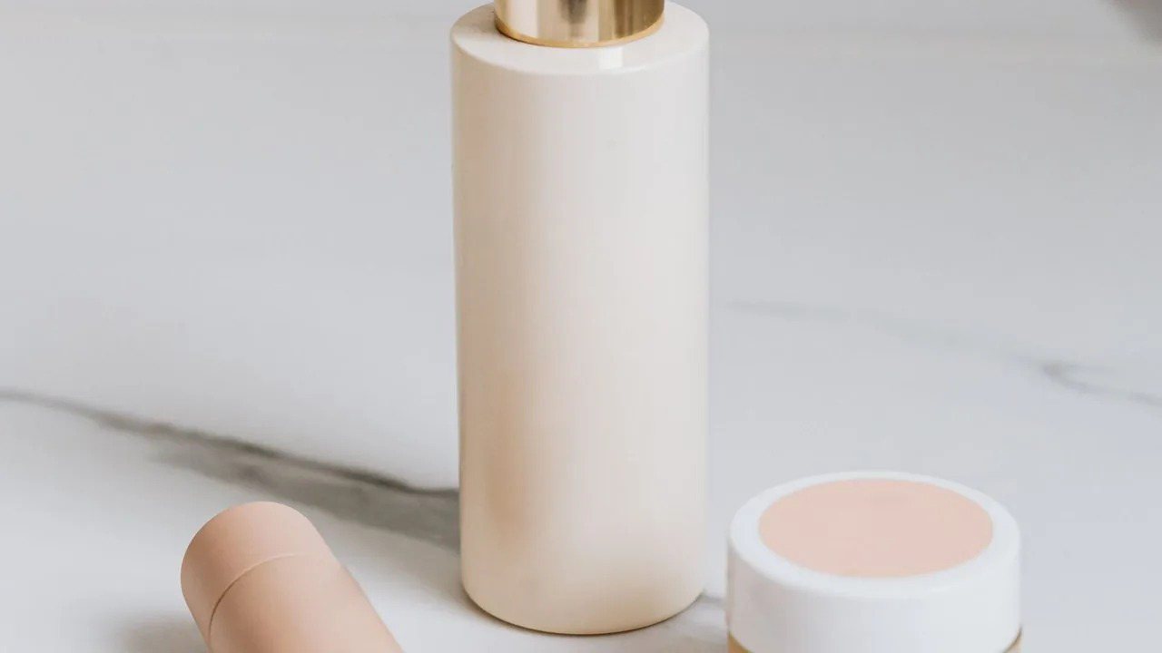 Colour Cosmetic Stability: Bleeding, Blooming and Hardening