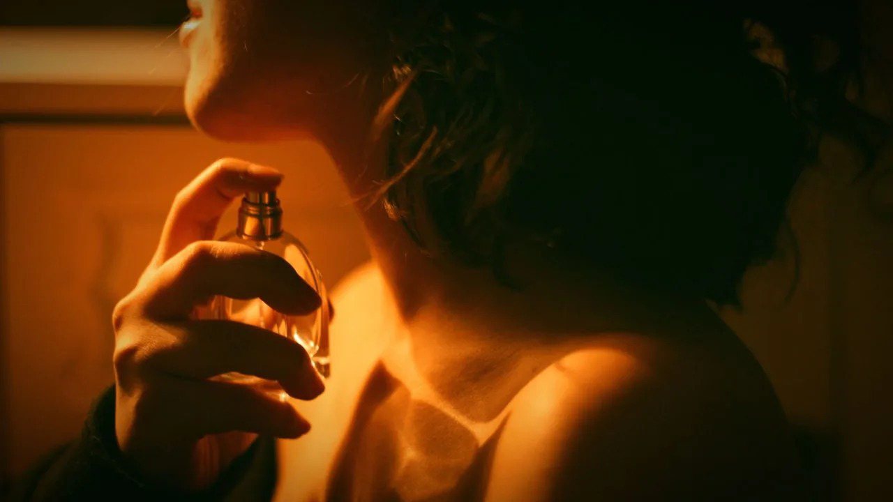 Alcohol-Free Perfume: Oil-Based and Solid Formats