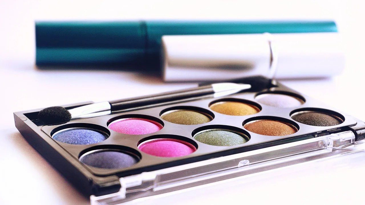 Eyeshadow and Blush Compact OEM: Pressed Powder Manufacturing Guide