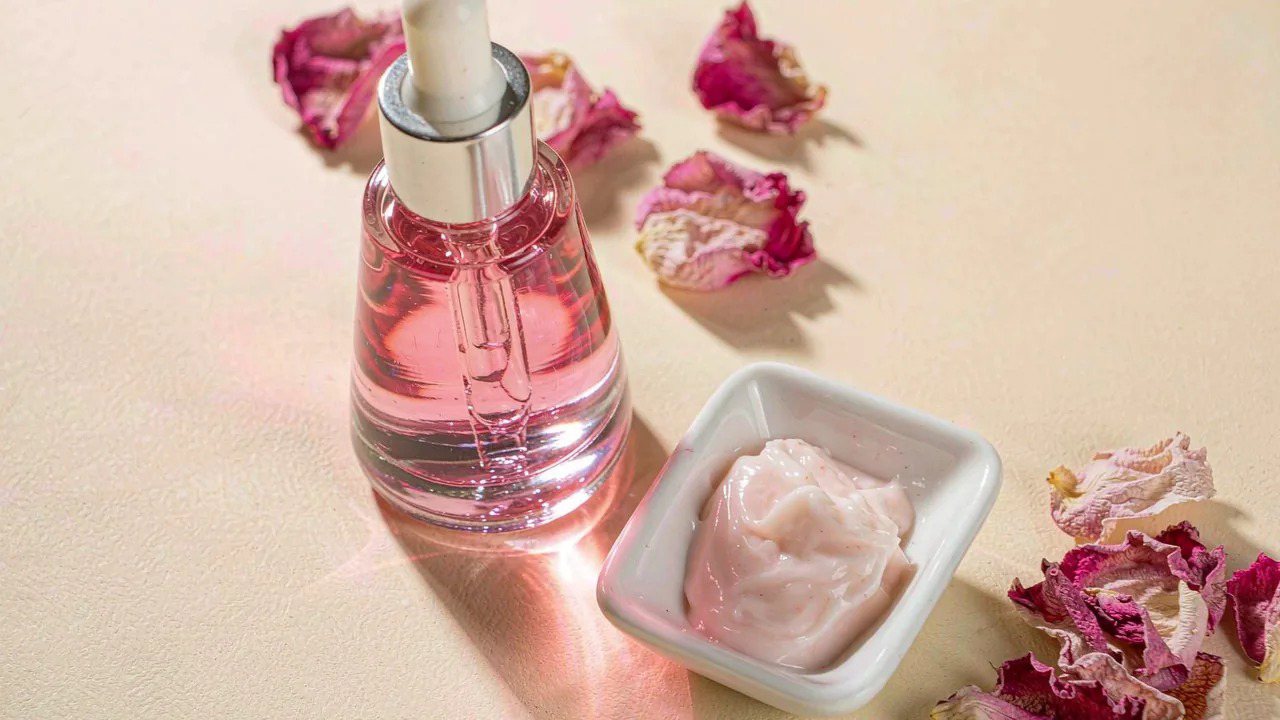 Lip Oil, Lip Mask and Lip Scrub OEM: Treatment Formats for Private Label