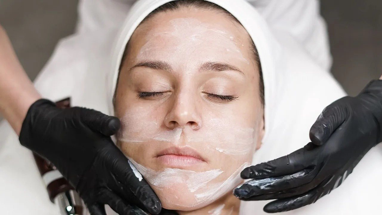 Clay and Mud Mask OEM: Bentonite, Kaolin аnd Charcoal Formulation